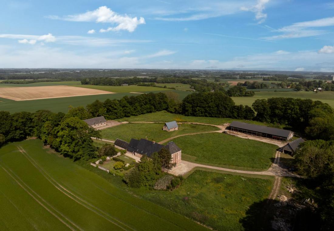 En Seine-Maritime, dans le Pays de Caux, une ancienne ferme formant un clos-masure - photo  n°1